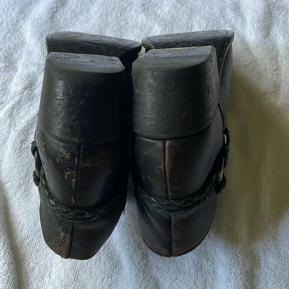 FRYE Carson Braided Bootie EUC Size 8 1/2M Black Distressed Leather